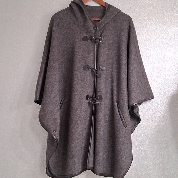 NWOT Cole Haan Wool & Alpaca Hooded Cape With Genuine Lamb Skin Trim   Size OS - Picture 1 of 16